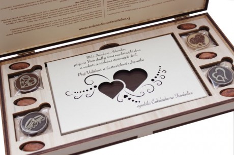 Svatební kazeta s velkou čokoládou detail